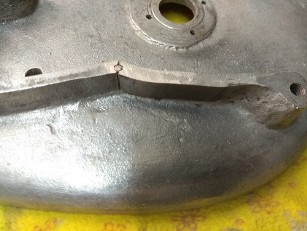 Reparación en cárter interior de embrague Iresa 200 perforado por averia en la cadena