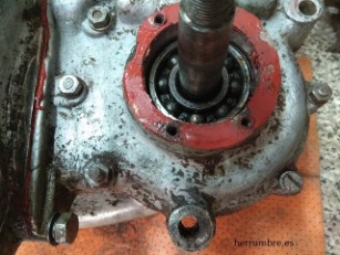 Abuso de la pasta de juntas en motor Iresa 200 de 1953