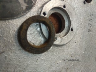 Detalle del sello cárter embrague motor Iresa 200 de 153